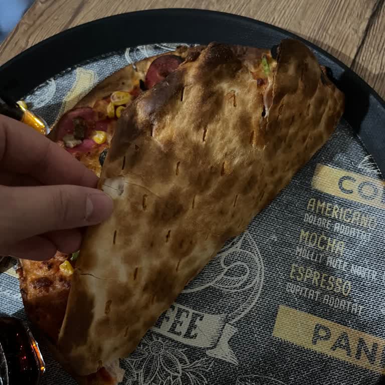 PizzaLazza’dan Soğuk Ve Yanık Pizza, Gecikme Şikayeti