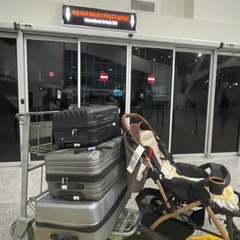 Kırık Valiz Ve Bebek Arabası Şikayetinde Havaş Ve Güvenlik Görevlilerinin İlgisizliği