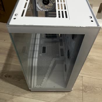 Yanlış Montajlı Cam Paneli Ve Cevapsız Destek Nedeniyle Kasa Değişimi Gerekiyor