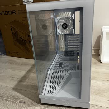 Yanlış Montajlı Cam Paneli Ve Cevapsız Destek Nedeniyle Kasa Değişimi Gerekiyor