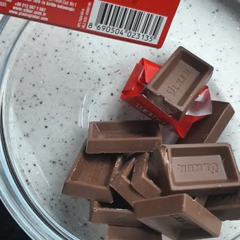 Ülker Çikolatasında Kurt Bulunması Güven Kaybına Ve Sağlık Endişesine Yol Açtı