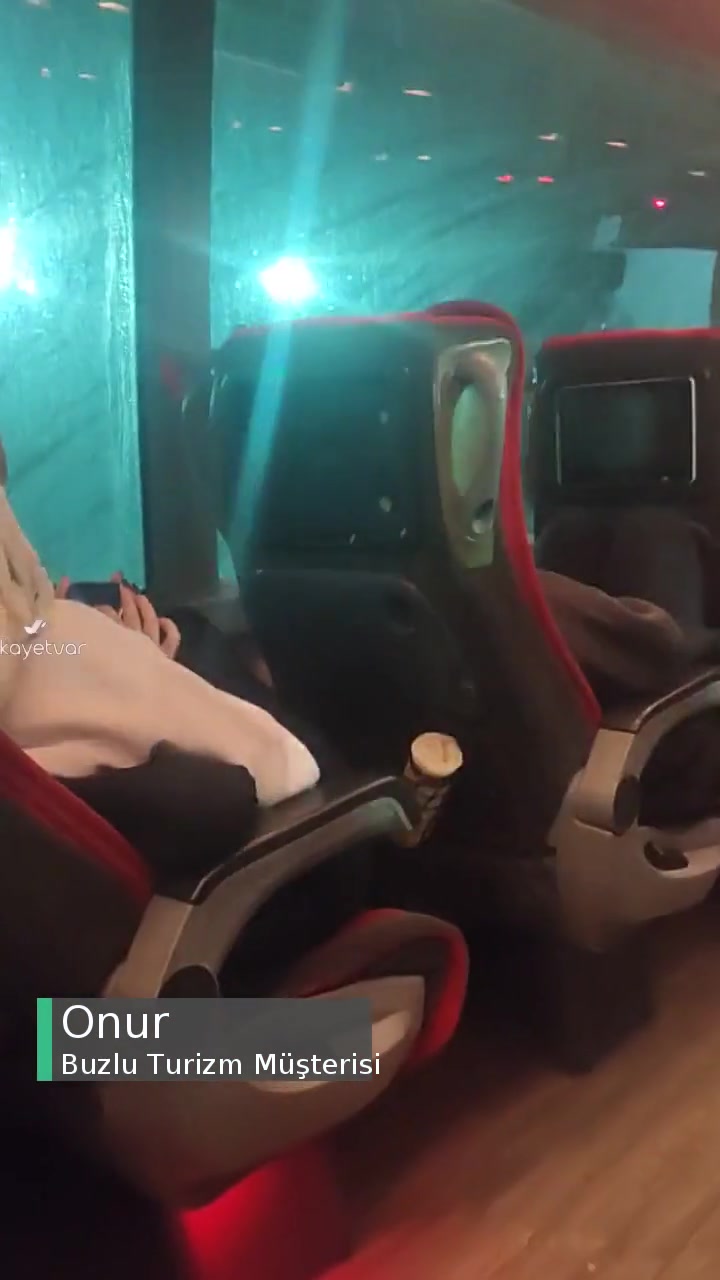 Buzlu Turizm Otobüsünde Kırık Koltuklar Ve Ekranlar! videonun kapak resmi