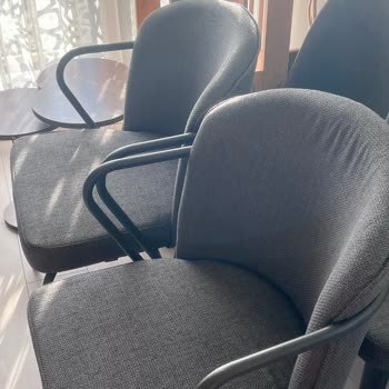 Defolu Sandalyeler İçin Sıfır Değişim Talebi