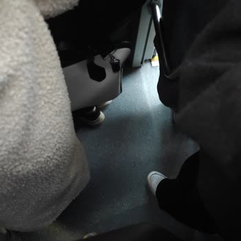 Cumartesi Sabahları Metrobüs Sefer Sayısı Eksikliği Ve Aşırı Dolu Araçlar