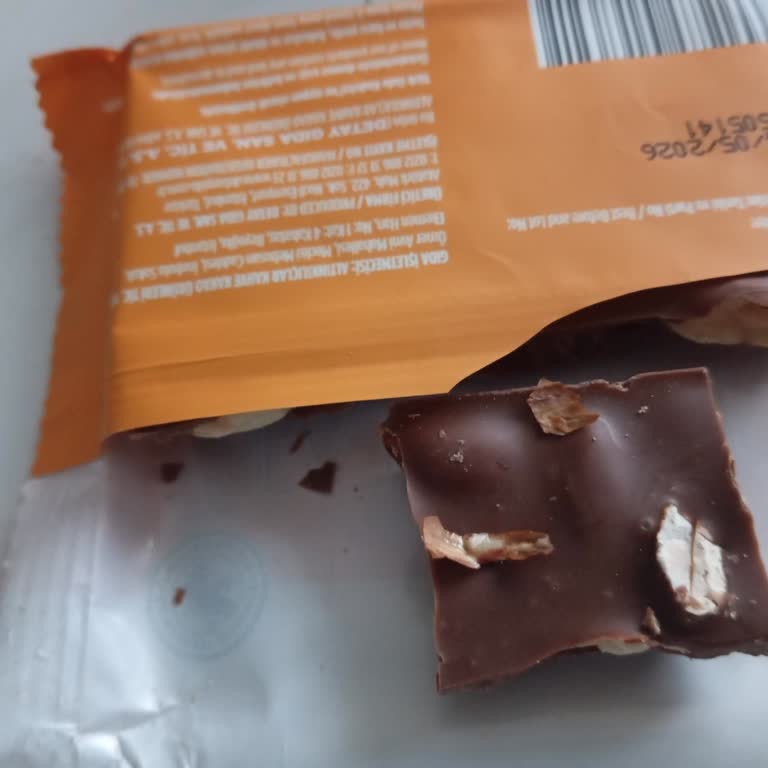 Çikolatada Kabuk Parçaları Çıktı Ve Sağlık Endişesi Oluştu