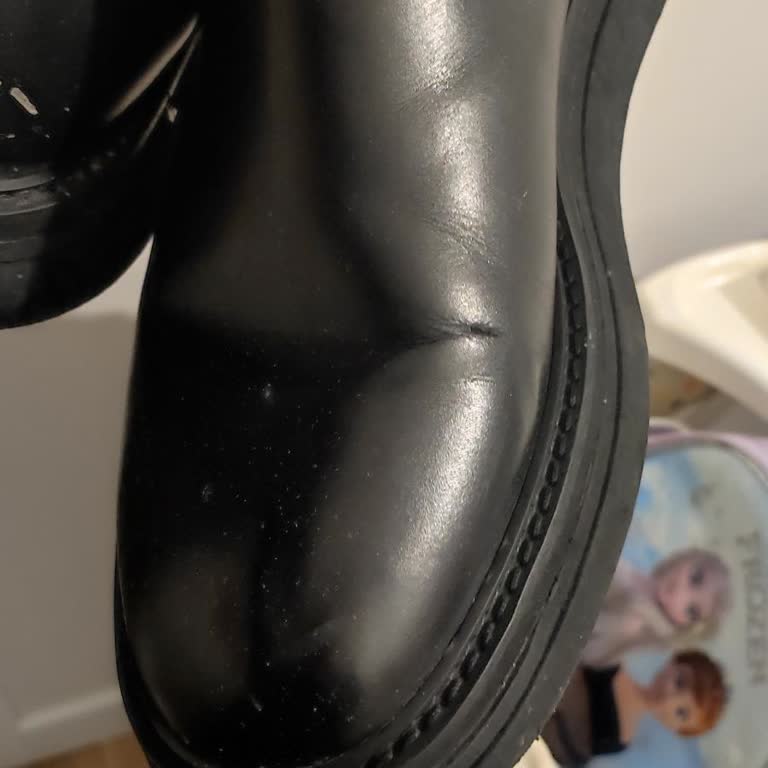 Derimod Botunun Kısa Sürede Çatlaması Ve İade İsteği