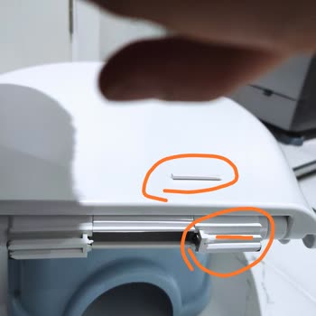 Turkuaz Klozet Kapağının Plastik Menteşesi Aniden Kırıldı Ve Yedek Parça Bulunamıyor