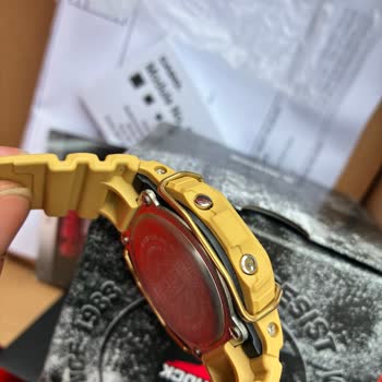 Yeni Satılan Saatin Çizik Kapak Ve Soluk Ekran Şikayeti