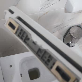 Turkuaz Bella Klozet Kapağının Menteşesi Kırıldı, Ücretsiz Yedek Parça Talebi