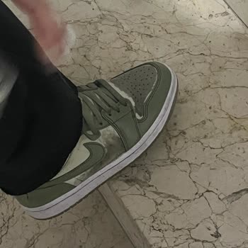 Yağmurlu Hava Nedeniyle Jordan Air 1 Mid Ayakkabısında Kalite Sorunu