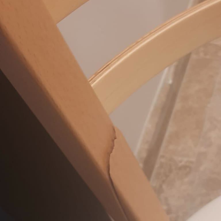 Konfor Mobilya Yanlış Ürün Teslimatı ve Kırık Sandalye Değişimi İçin Geri Dönüş Sağlanmıyor