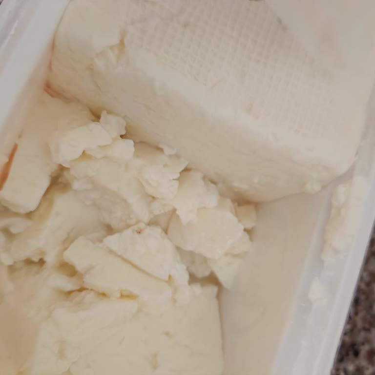 Bozuk Beyaz Peynir, Sağlık Endişesi Ve Yenisiyle Değişim Talebi