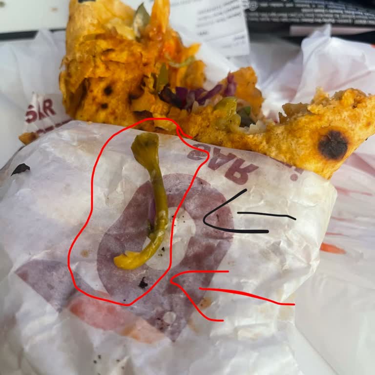 Yemeksepeti'nden Aldığım Burrito İçinde Kemik Parçası Çıktı Ve İade Talebim Reddedildi