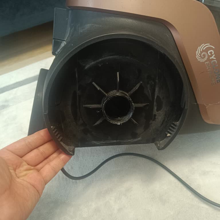 Arzum Olimpia Power Tekerleği Sürekli Yerinden Çıkıyor, Onarım Ve Parça Değişimi Talep Ediyorum