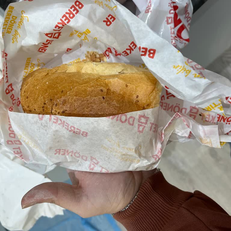 Bereket Döner Yarım Sandviç Ekmeği İçin Aşırı Ücret Ve Şube Yanıtı Olmadığı Şikayet
