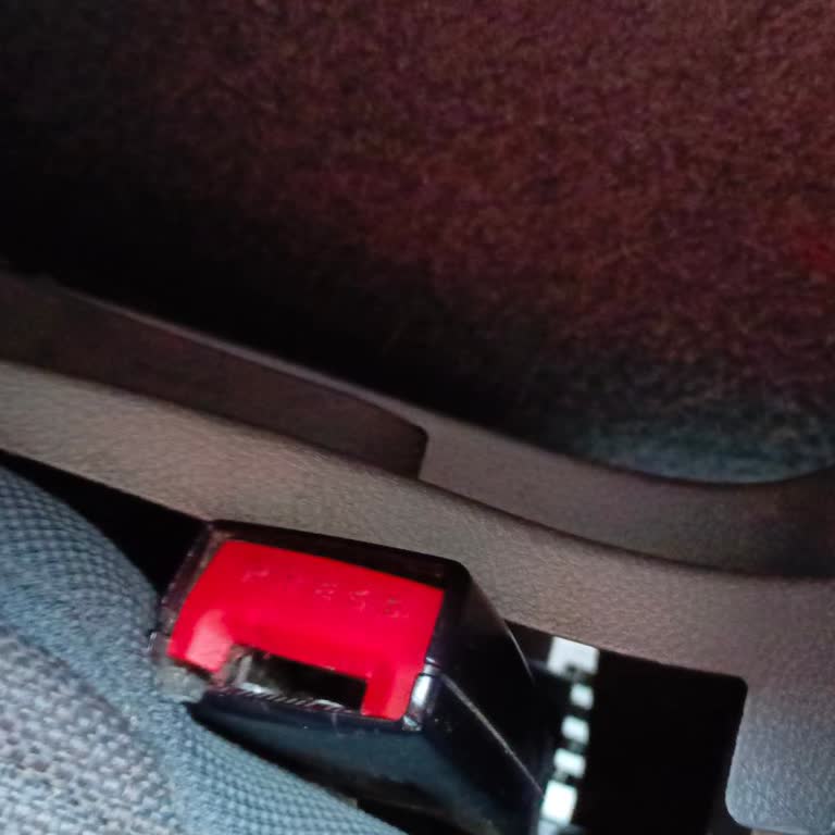 Aksu Turizm Otobüsünde Çalışmayan Emniyet Kemerine Şoförün Umursamaz Yaklaşımı