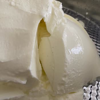 BİM Dost Yoğurtta Hijyen İhlali Ve Sağlık Endişesi