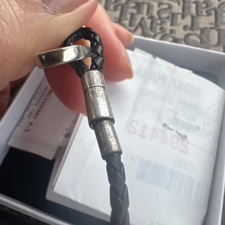 Pandora Bileklikte Hızlı Kararma Ve Mağaza Çalışanının Kaba Tutumu