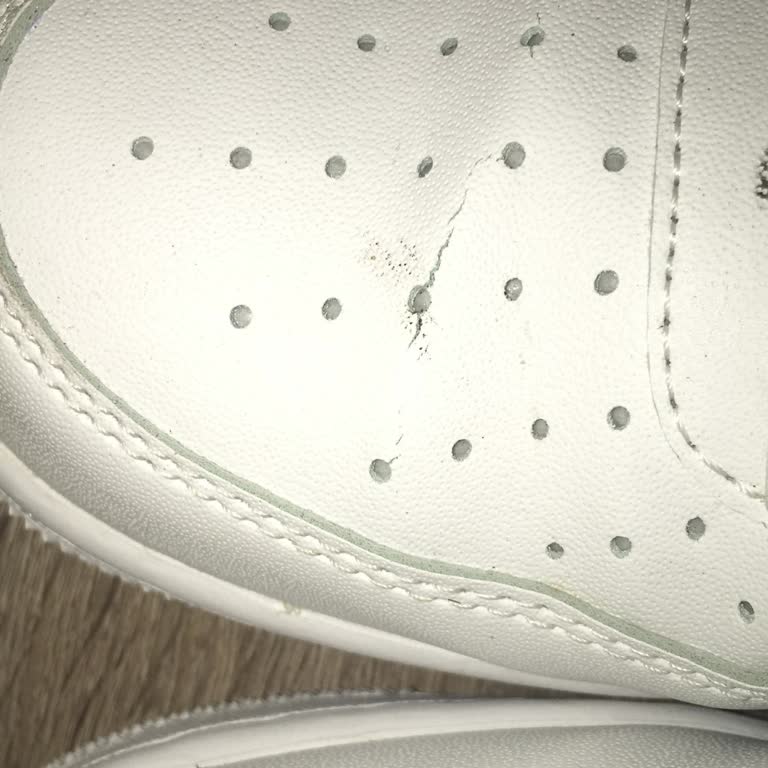 Nike Air Force 1 Üstü Hızlı Çatladı, Satıcı Destek Vermedi