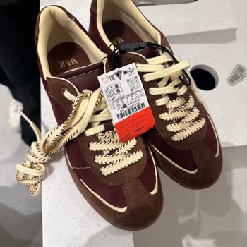 Zara Mağazasında Etiket Fiyatı Ve Kasa Fiyatı Arasındaki Çelişki Ve Çalışanların Suçlayıcı Davranışı