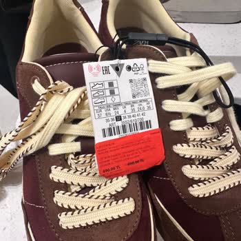 Zara Mağazasında Etiket Fiyatı Ve Kasa Fiyatı Arasındaki Çelişki Ve Çalışanların Suçlayıcı Davranışı