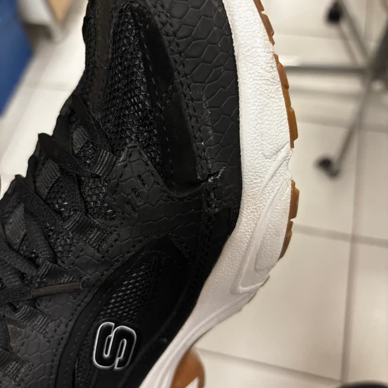 Skechers Stamina Classy Ayakkabısının Kısa Sürede Yırtılması Ve Ücretsiz Değişim Talebi