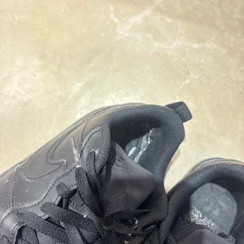 Nike Ayakkabımın İç Kısmı Soyuldu, Mağazalardan Çözüm Bekliyorum