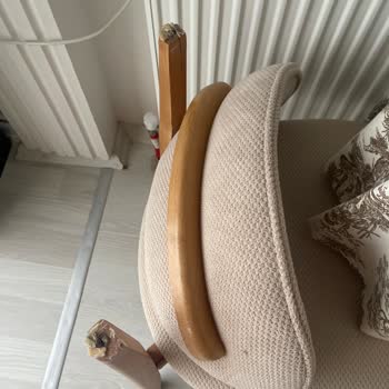 Kırılan Sandalyeler Ve Cevapsız Mağaza İletişimi