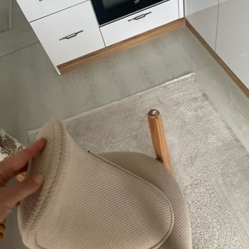 Kırılan Sandalyeler Ve Cevapsız Mağaza İletişimi