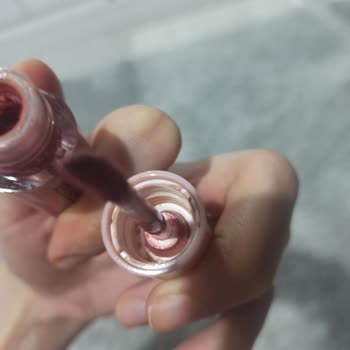 Flormar Mood Booster Likit Allıkta Renk Değişimi Ve Kaşıntı Şikayeti