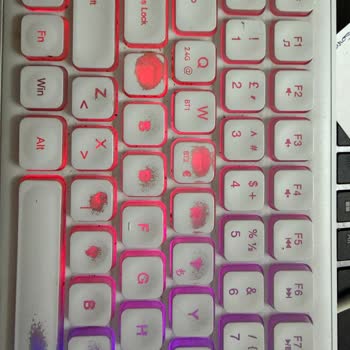 Klavye Tuşları Hızla Siliniyor Ve Ücret İadesi Talep Ediyorum