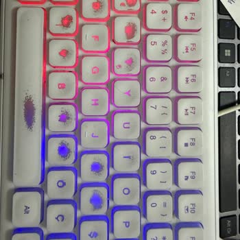 Klavye Tuşları Hızla Siliniyor Ve Ücret İadesi Talep Ediyorum