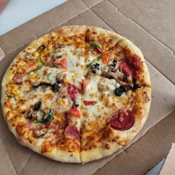 Bol Malzemeli Pizza Eksikliği Ve Şube İlgisizliği