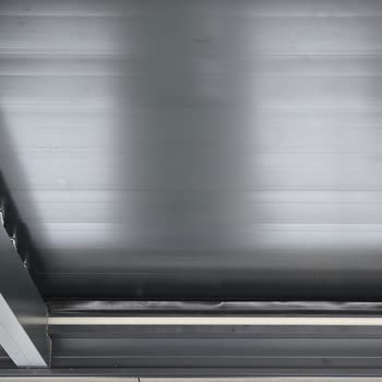 Monshiny'den Tamamlanmamış Bioklimatik Sistem Ve Cam Kapama Eksikliği