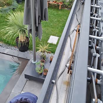 Monshiny'den Tamamlanmamış Bioklimatik Sistem Ve Cam Kapama Eksikliği