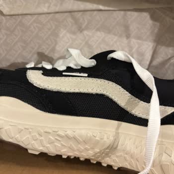 Kırık Kutu Ve Etiketsiz Gelen Kullanılmış Vans Sneaker Şikayetim