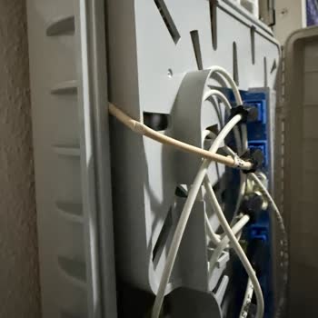 Türk Telekom Bina İçinde Fiber Kablolama Sorunu, Güvenli Olmayan Bağlantı Ve Riskli Kablo Düzeni