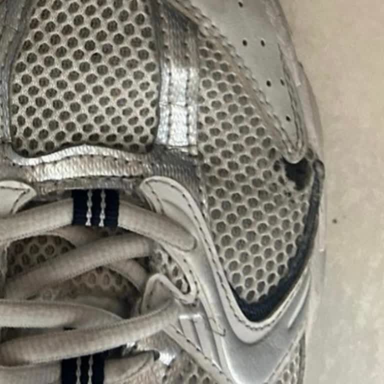 New Balance 530 Ayakkabısının File Kısmı Çabucak Yırtıldı Ve Mağaza Garanti Reddetti