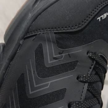 FLO Mağazasında Satın Alınan Botun Kısa Sürede Yırtılması Ve Personelin Yardımcı Olmaması