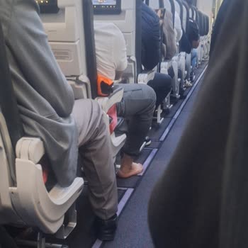 Uçakta Ayakkabısız Yolcunun Kokusuna Müdahale Edilmemesi