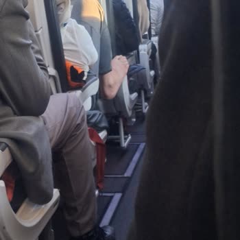 Uçakta Ayakkabısız Yolcunun Kokusuna Müdahale Edilmemesi