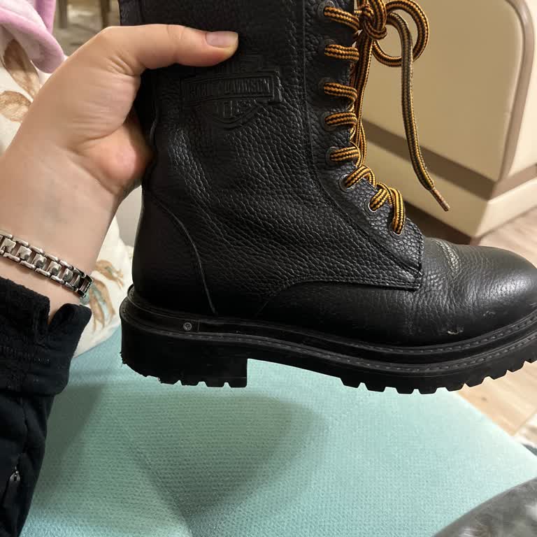 Harley-Davidson Bot Aldığım Günden Beri Her Giydiğimde Çoraplarımı Boyuyor