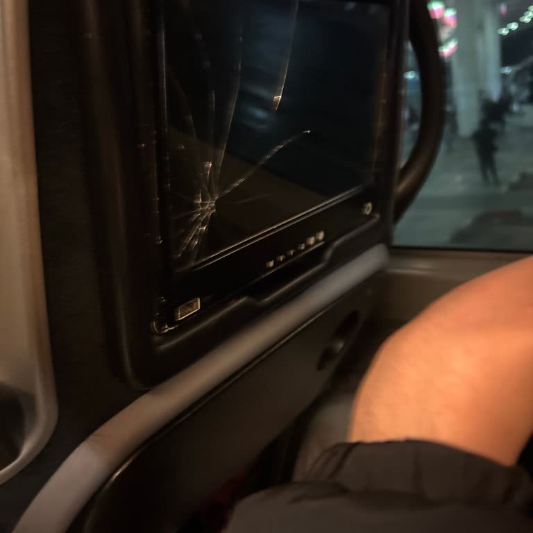 Kaba Muavin Ve Tuvalet İzni Vermeyen Otobüs