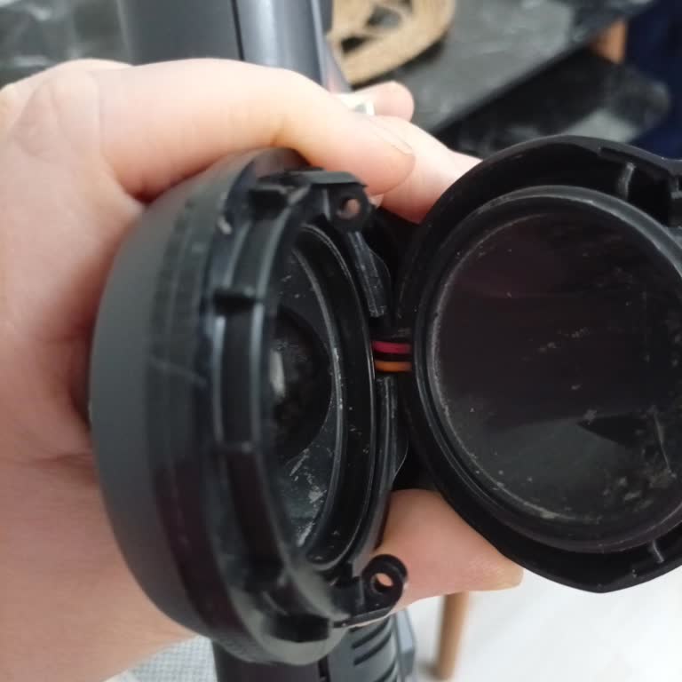 Philips 6000 Şarjlı Dik Süpürge Borusu Kırıldı, Garanti Kapsamında Ücretsiz Onarım Talebi