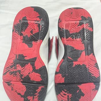 FLO Ayakkabı Kısa Sürede Deforme Olan Nike Çocuk Ayakkabısı İçin İade Talebi