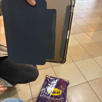 Media Markt İPad Kılıfının Bir Hafta İçinde İkiye Ayrılması Ve Yardımcı Olunmaması