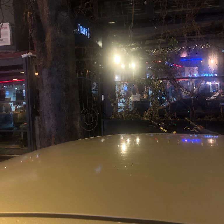 Riff Pub Bayan Arkadaş Olmadan Giremeyeceğim Söylendi