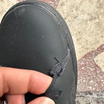 Kalite Sorunu: Üç Ayda Dikişi Yırtılan Calvin Klein Spor Ayakkabı