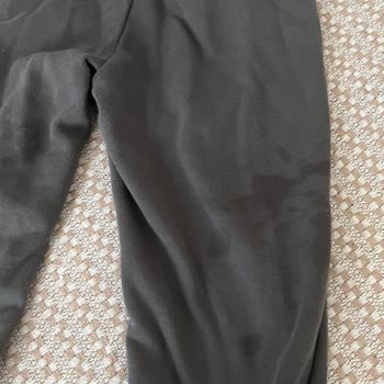 Bebek Kusması Sonrası LCW Eşofman Altının Hasar Ve Lekelerle Kullanılamaz Hale Gelmesi