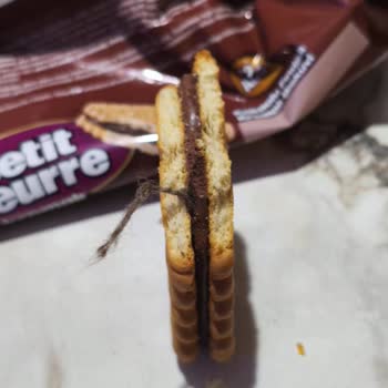 Bisküvi İçindeki Yabancı İp: Üretim İncelemesi Ve Ürün Değişimi İsteği